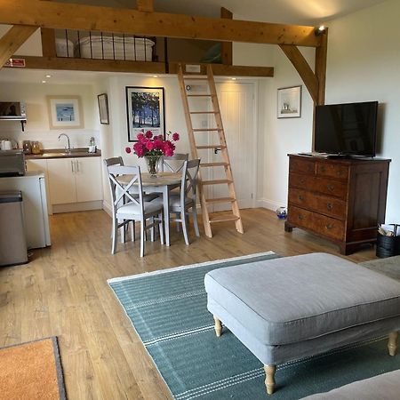 Stunning Cabin With Incredible Views Near Goodwood Rogate Екстериор снимка