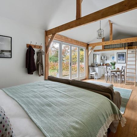 Stunning Cabin With Incredible Views Near Goodwood Rogate Екстериор снимка