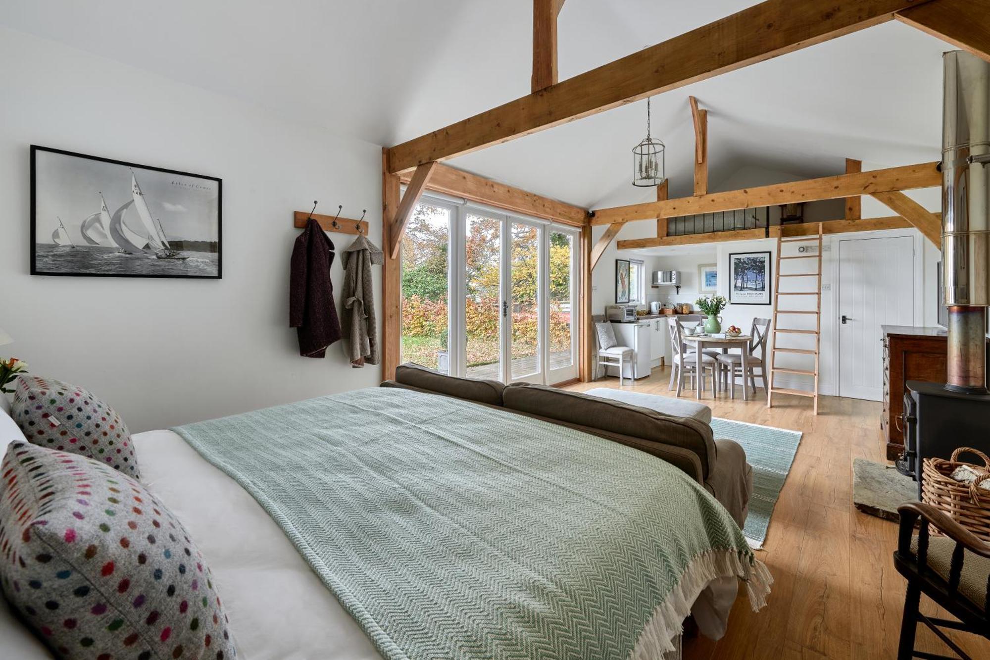 Stunning Cabin With Incredible Views Near Goodwood Rogate Екстериор снимка